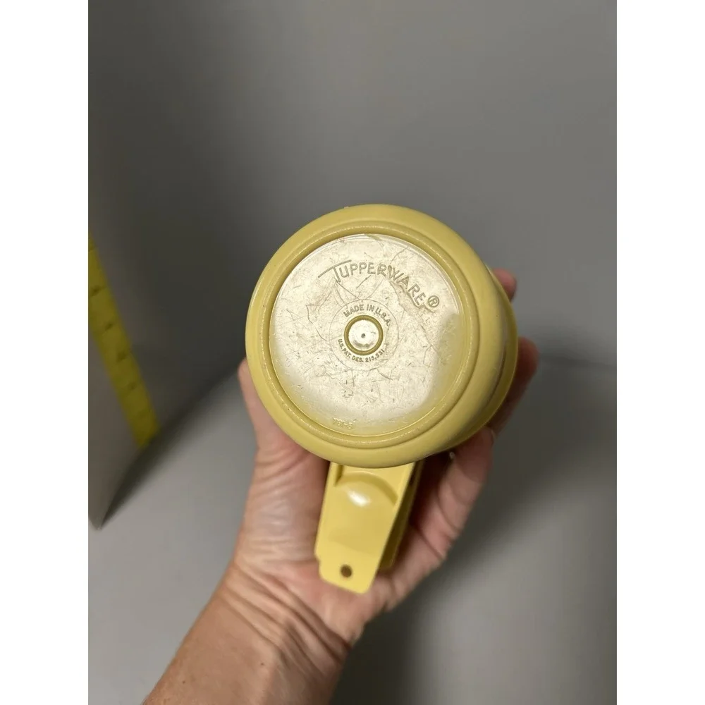 Vintage TUPPERWARE Yellow Nesting Measuring Cups - Set of 5 / Made in USA